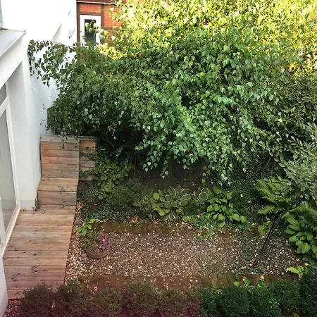 Moderne Studiowohnung In Mit Küche Und Innenhof