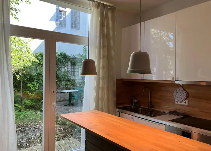 Moderne Studiowohnung In Mit Kueche Und Innenhof